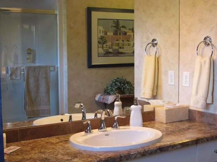 Lakeshore Bed & Breakfast