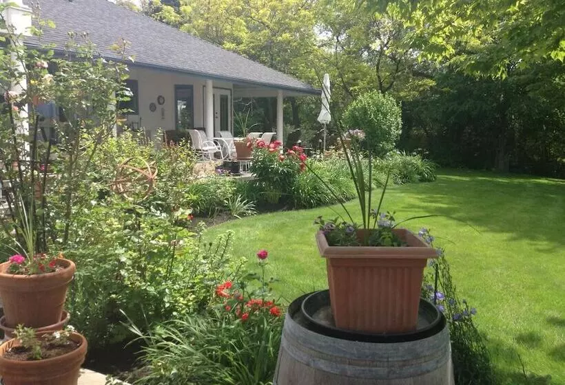 Lakeshore Bed & Breakfast