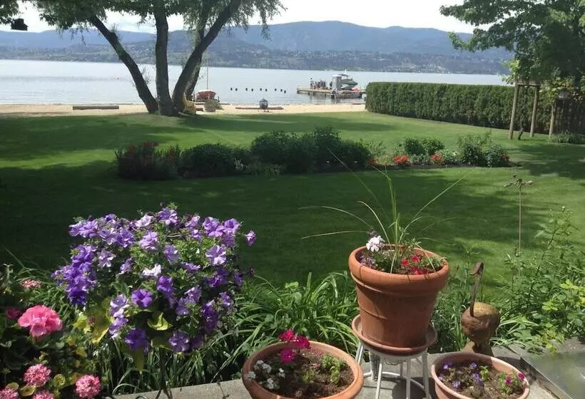 Lakeshore Bed & Breakfast