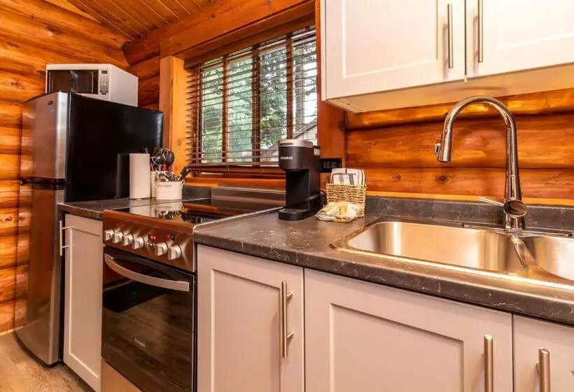 Riverbend Cottages & Rv Resort