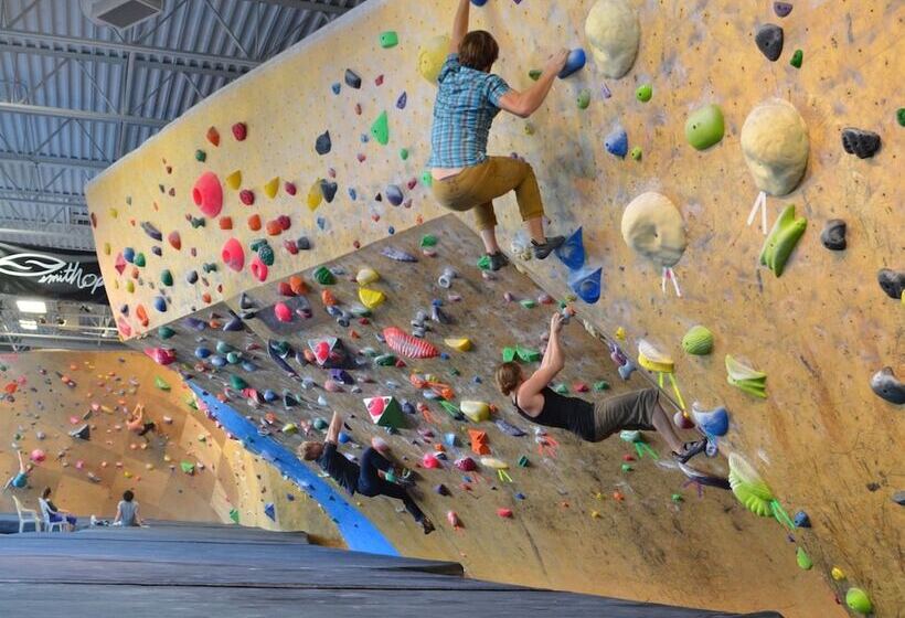 Westview Centre Motel Ltd