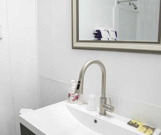 Westview Centre Motel Ltd