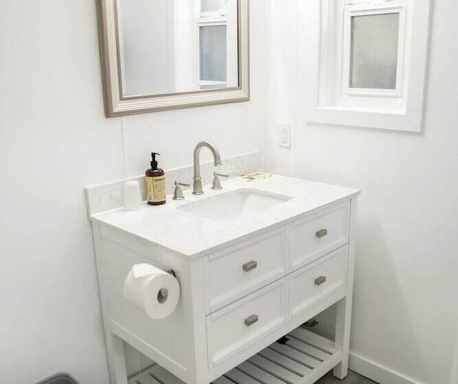 Westview Centre Motel Ltd