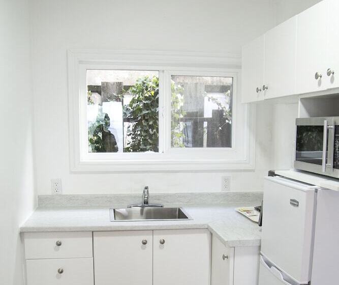 Westview Centre Motel Ltd