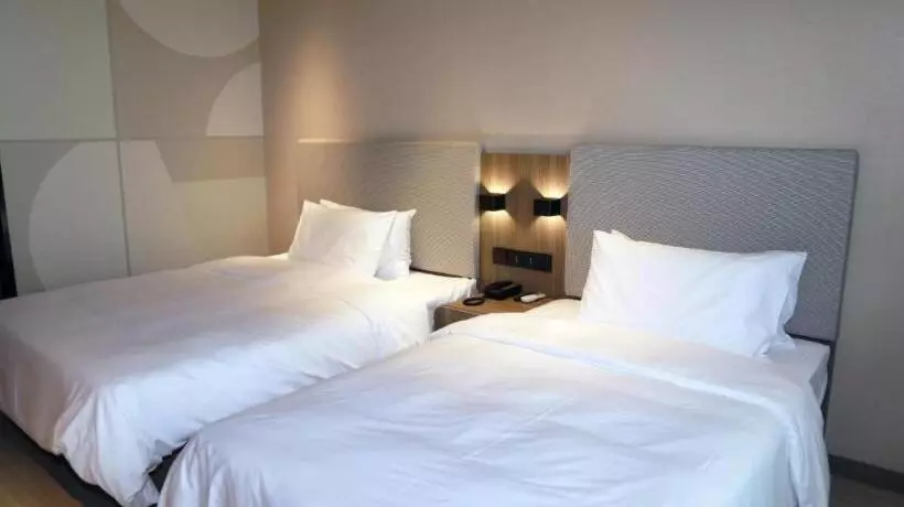 Hanting Hotel Qingdao Huangdao Wangtai Town