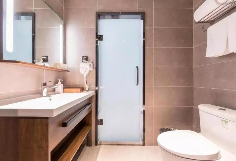 Hanting Hotel Zhengzhou South Longhu Shawoli Metro Station