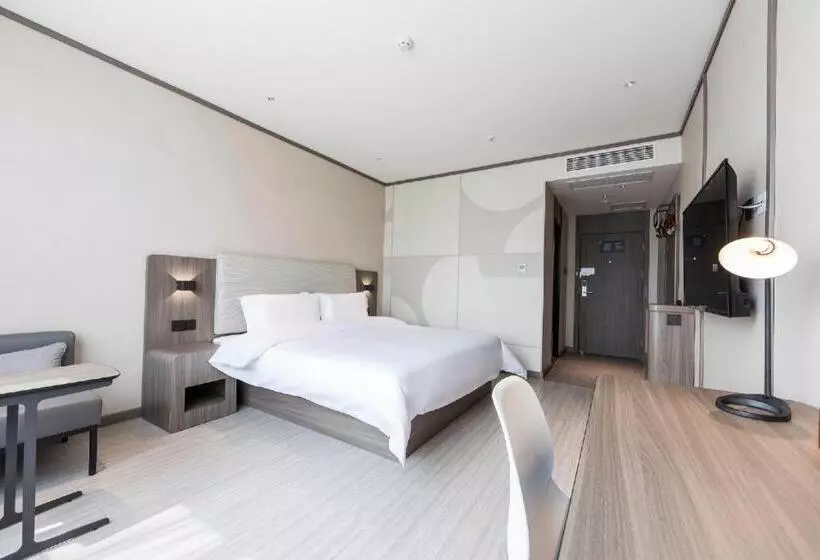 Hanting Hotel Zhengzhou South Longhu Shawoli Metro Station