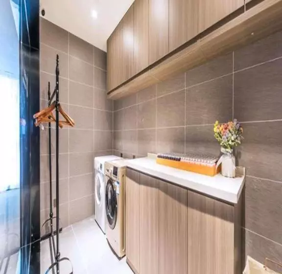 Hanting Hotel Zhengzhou South Longhu Shawoli Metro Station