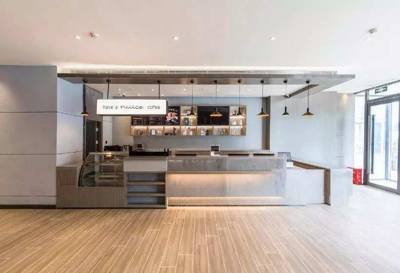 Hanting Hotel Zhengzhou South Longhu Shawoli Metro Station