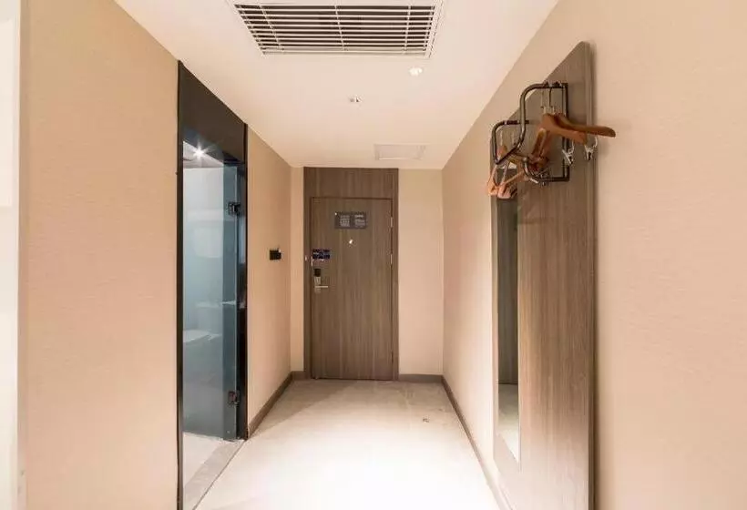 Hanting Hotel Zhengzhou South Longhu Shawoli Metro Station