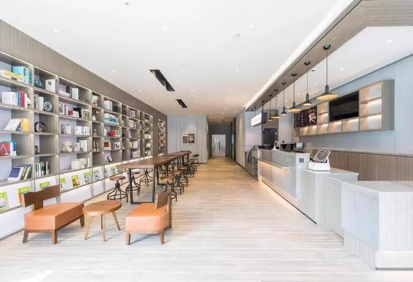 Hanting Hotel Zhengzhou South Longhu Shawoli Metro Station