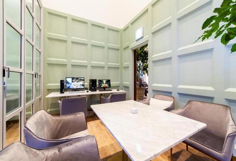 Hotel Grand Hillstone