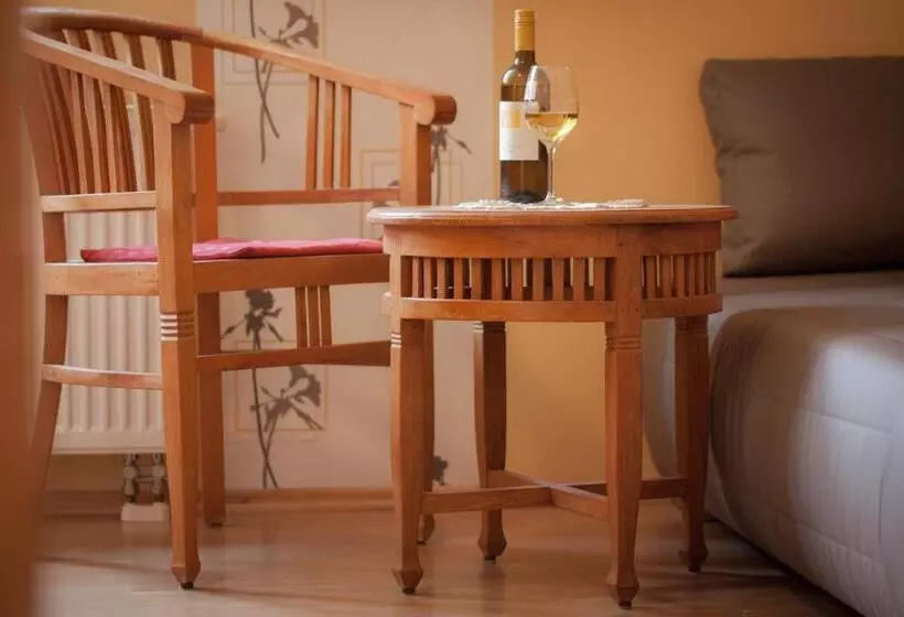 Aamiaismajoitus (B&B) Weingut Weinstube Weinhotel Wolf