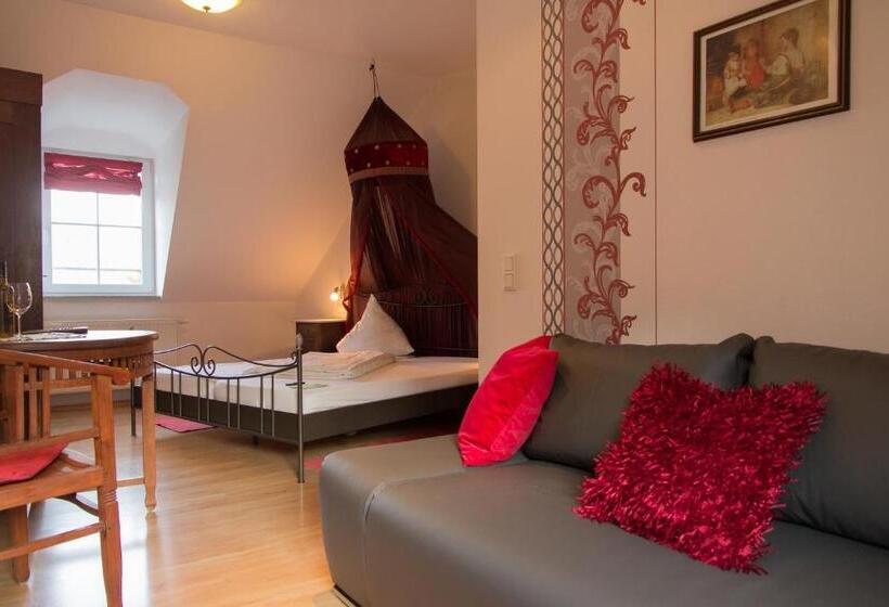 צימר Weingut Weinstube Weinhotel Wolf