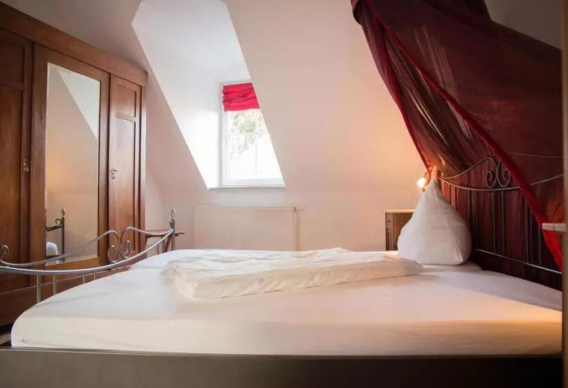 Aamiaismajoitus (B&B) Weingut Weinstube Weinhotel Wolf