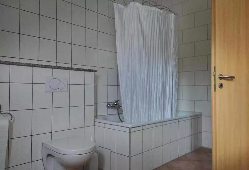 Aamiaismajoitus (B&B) Weingut Weinstube Weinhotel Wolf