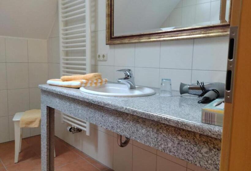 צימר Weingut Weinstube Weinhotel Wolf