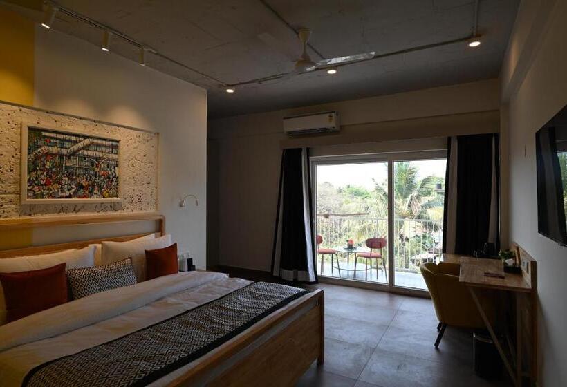 Bedzzz Xclusiv Morjim, Goa By Leisure Hotels