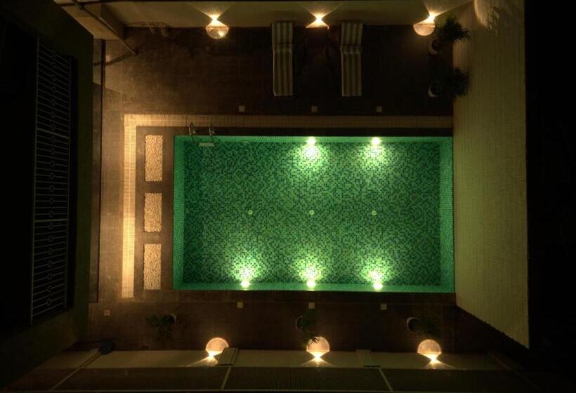 Bedzzz Xclusiv Morjim, Goa By Leisure Hotels