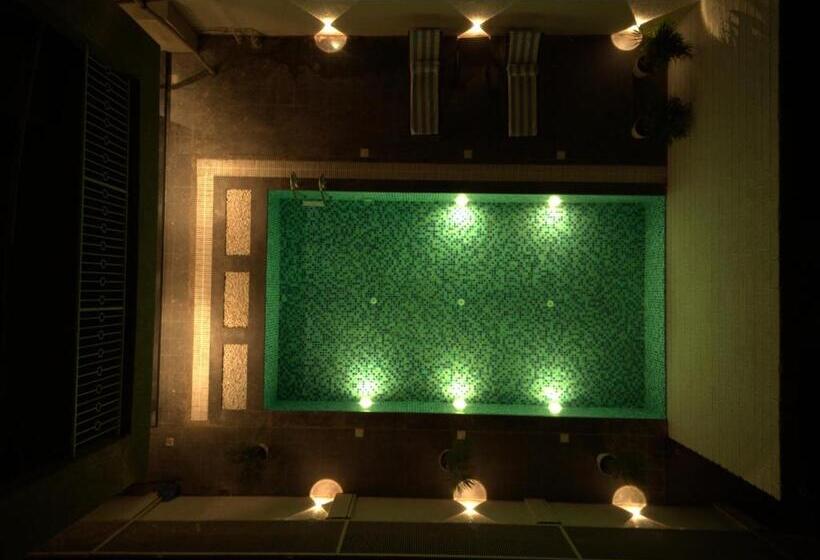 Bedzzz Xclusiv Morjim, Goa By Leisure Hotels