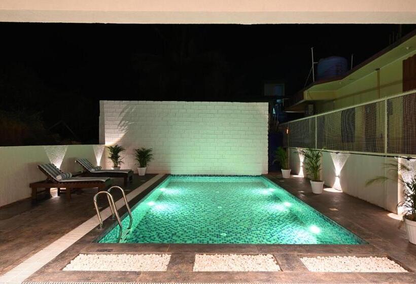 Bedzzz Xclusiv Morjim, Goa By Leisure Hotels