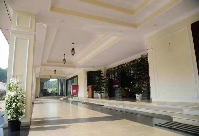 ホテル Bishnu Palace