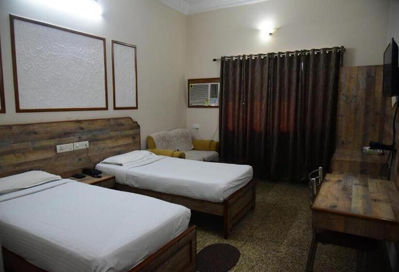 בית מלון כפרי Bishnu Palace