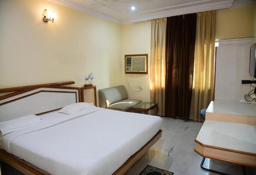 בית מלון כפרי Bishnu Palace