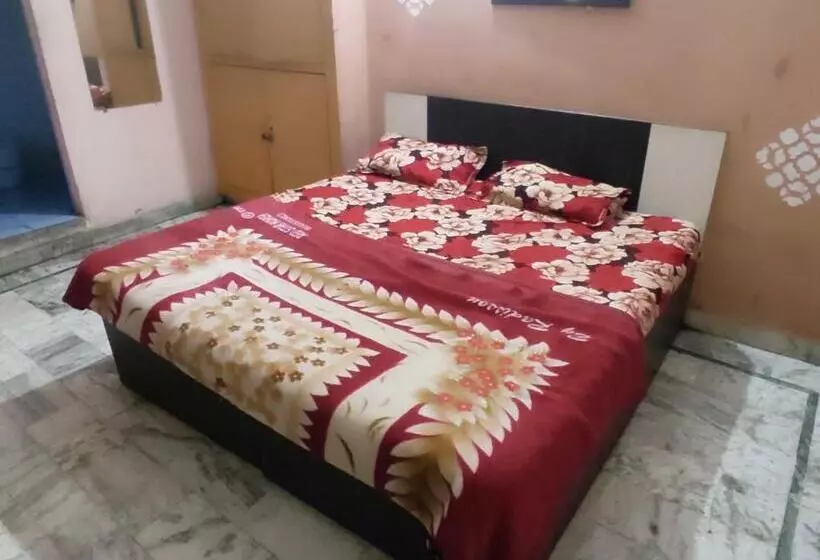 Oyo Hotel Avs 8268