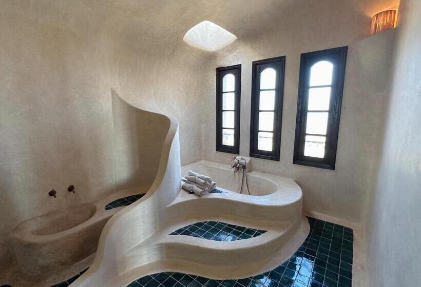 פנסיון Dar Omnia