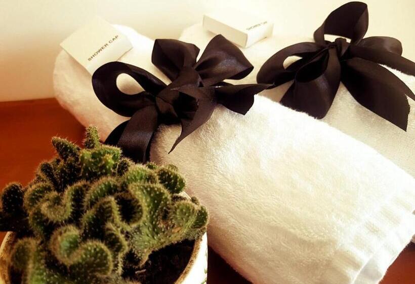 Phoenix Bed And Breakfast 8