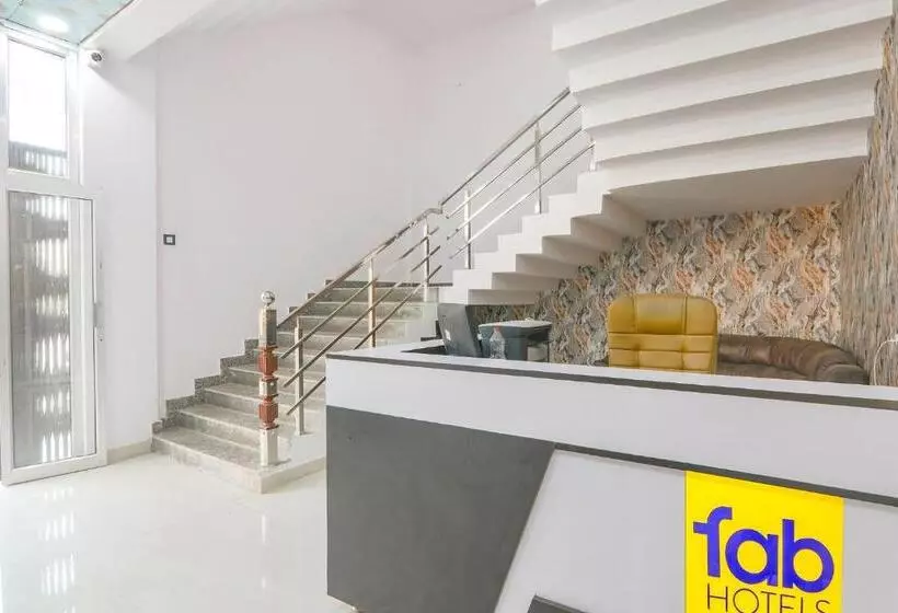 Fabhotel Paras