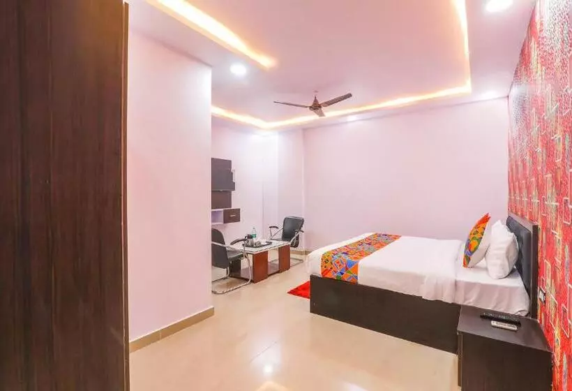 Fabhotel Paras