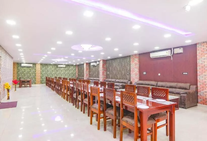 Fabhotel Paras