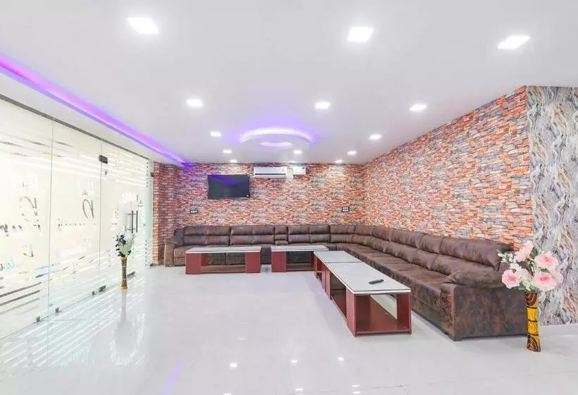 Fabhotel Paras