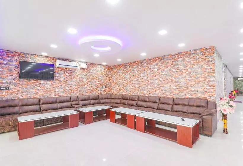 Fabhotel Paras