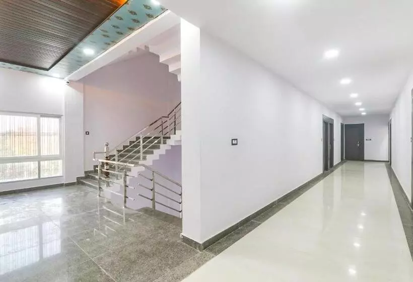 Fabhotel Paras
