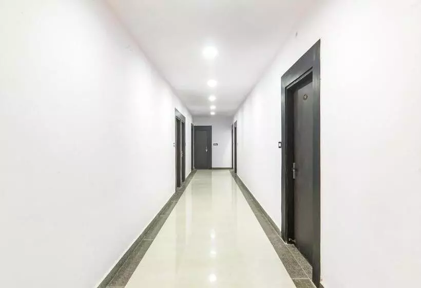Fabhotel Paras