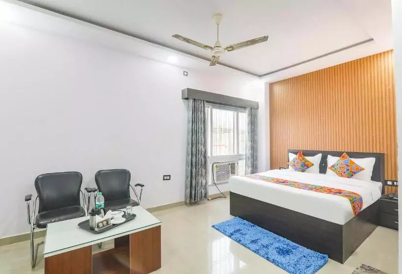 Fabhotel Paras