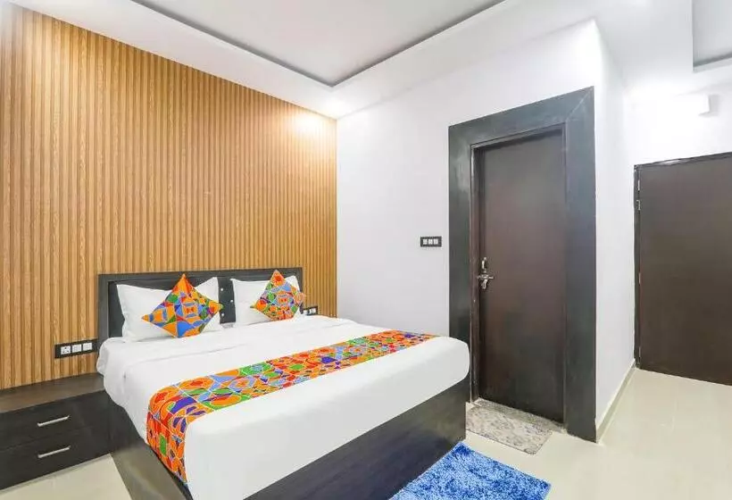 Fabhotel Paras