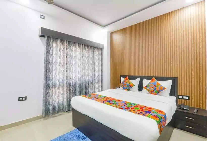Fabhotel Paras