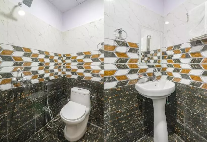 Fabhotel Paras
