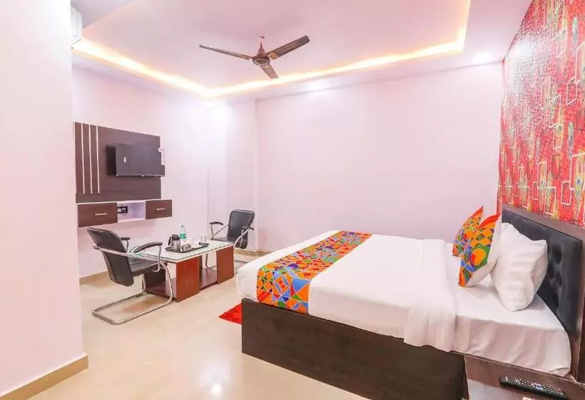 Fabhotel Paras