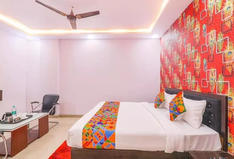Fabhotel Paras
