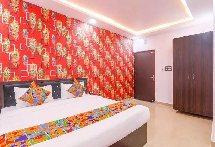 Fabhotel Paras