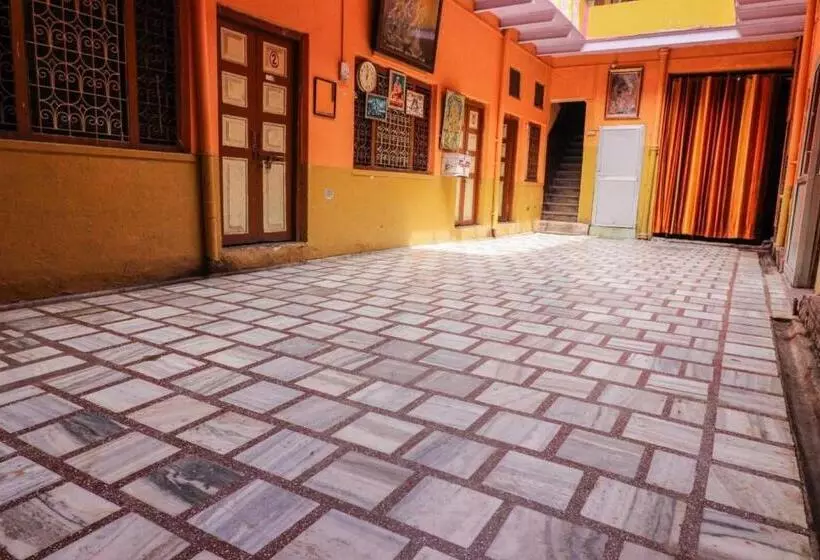 ホテル Goroomgo Laxmi Bhawan Dharamshala Mathura Near Yamuna River And Dwarikadhish Temple