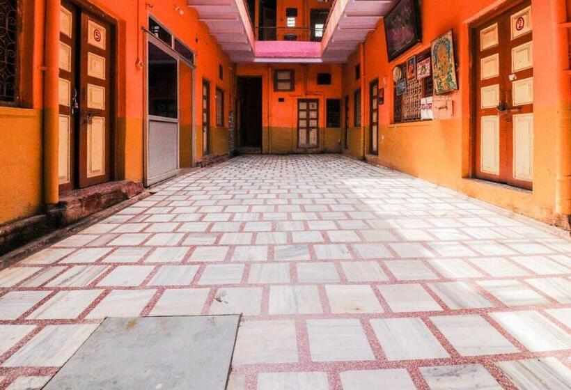 Hotel Goroomgo Laxmi Bhawan Dharamshala Mathura Near Yamuna River And Dwarikadhish Temple