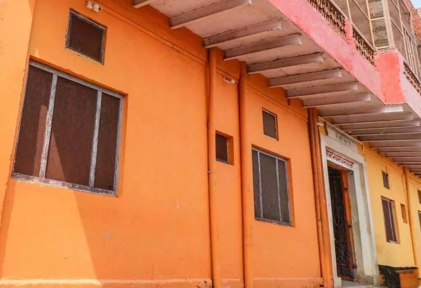 ホテル Goroomgo Laxmi Bhawan Dharamshala Mathura Near Yamuna River And Dwarikadhish Temple
