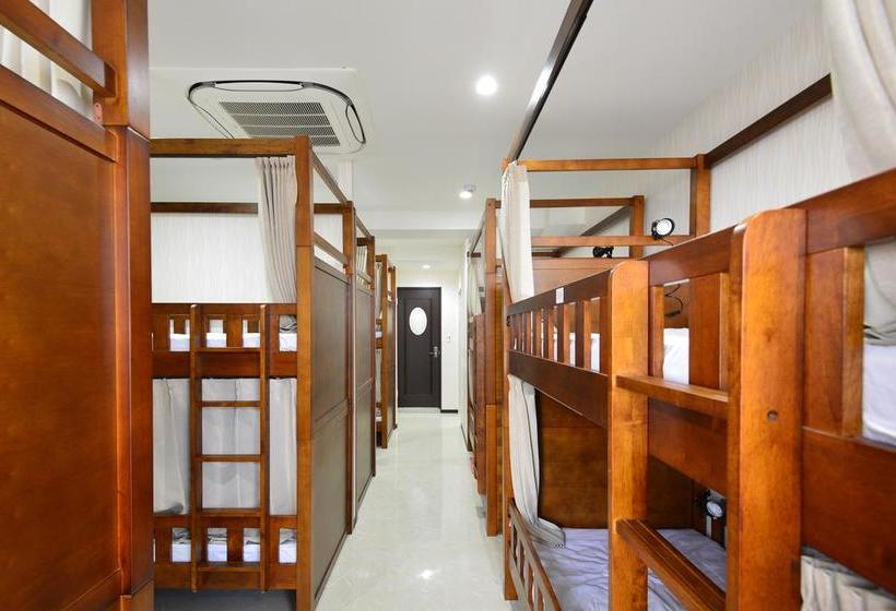 Sakura  Hostel