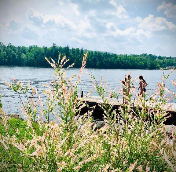 住宿加早餐  Chalet & Gîte Capitainerie Du Passant